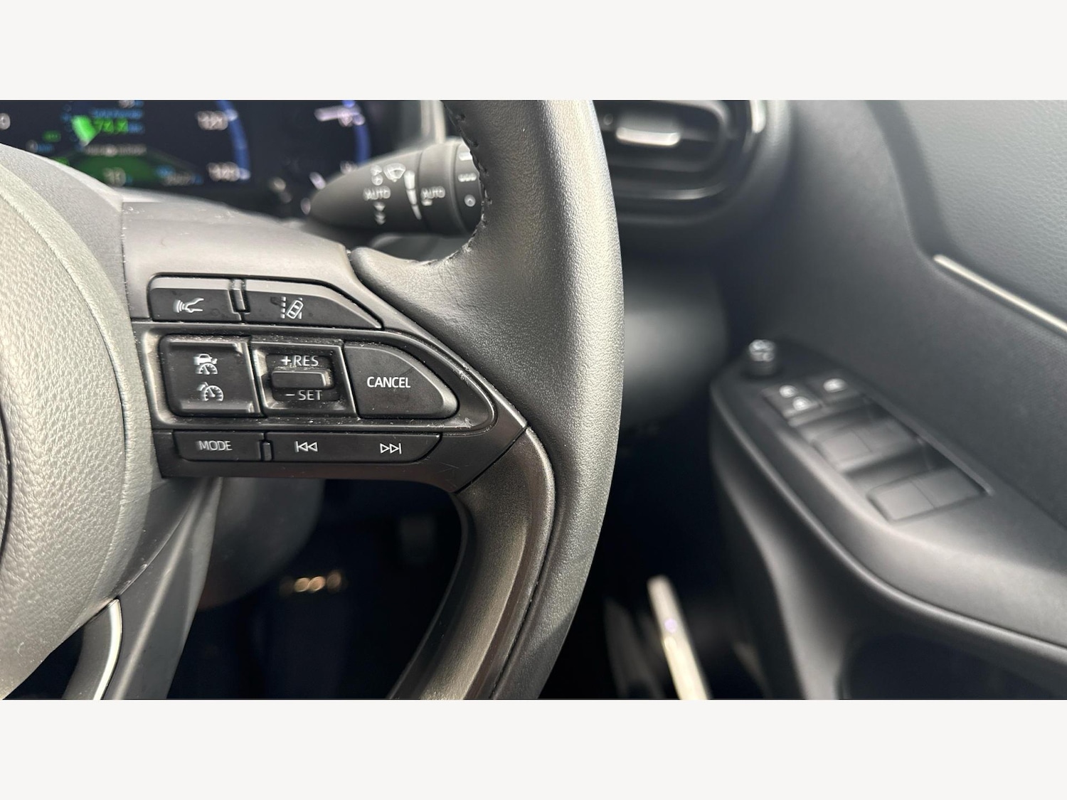 Used Toyota Yaris Cross 2023 for sale - 76388321: Photo 25