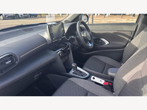 Used Toyota Yaris Cross 2024 for sale - 76200098: Photo 12