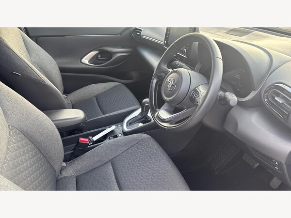 Used Toyota Yaris Cross 2024 for sale - 76200098: Photo 13