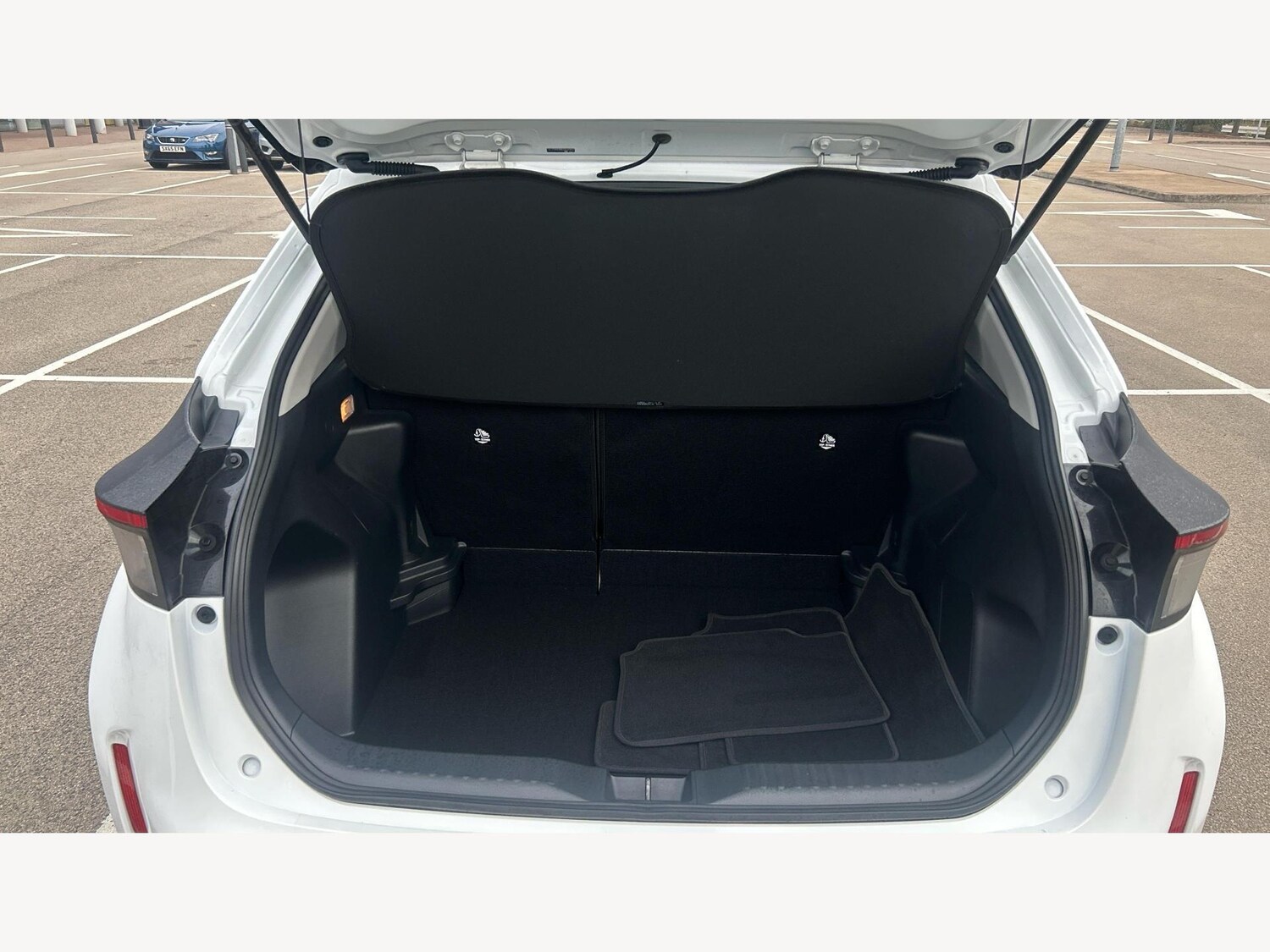 Used Toyota Yaris Cross 2024 for sale - 77304828: Photo 16