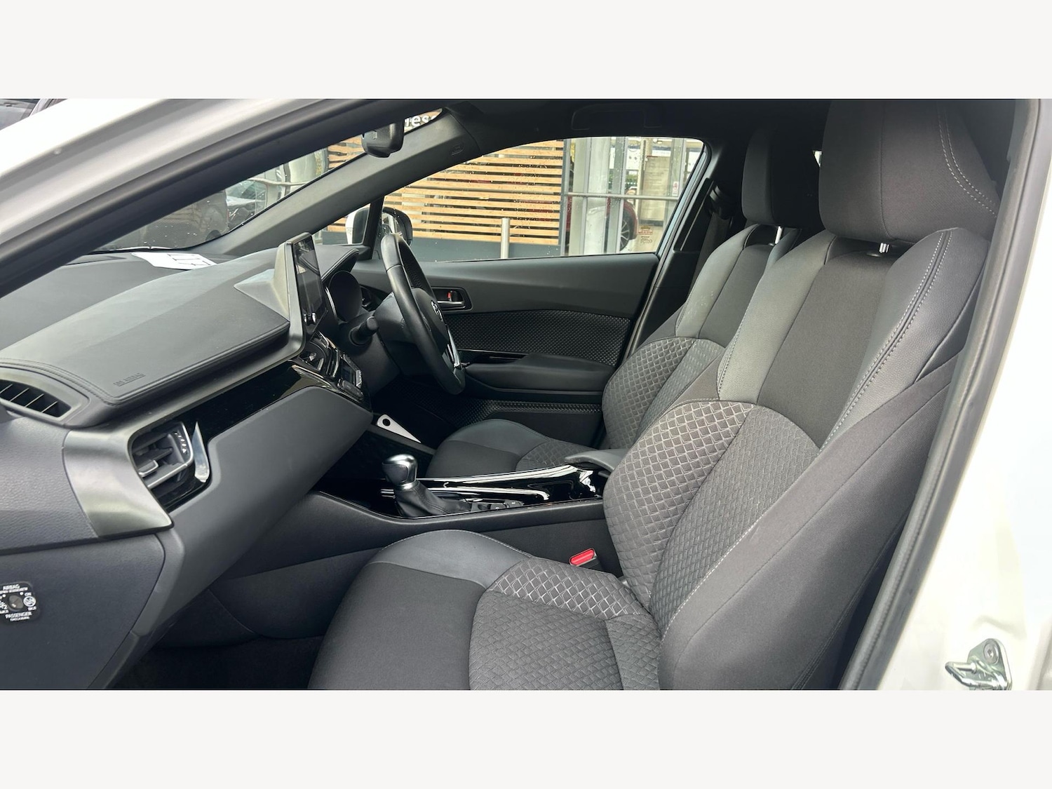 Used Toyota C-HR 2023 for sale - 76572288: Photo 12