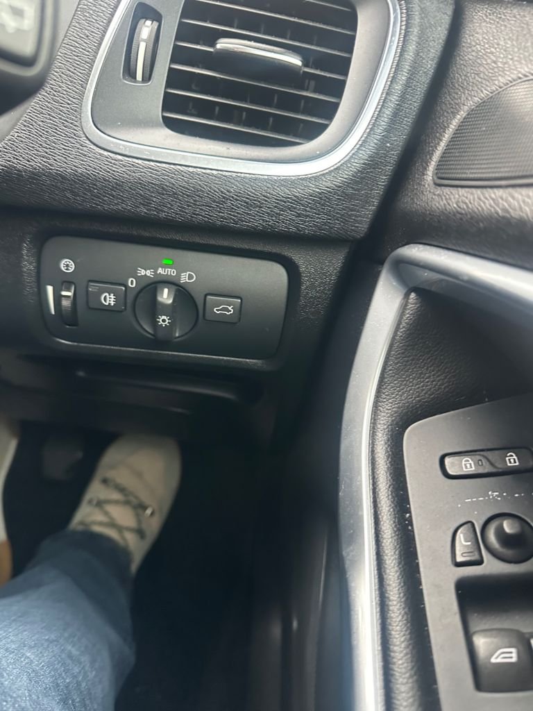 Used Volvo V40 2015 for sale - 76454634: Photo 28