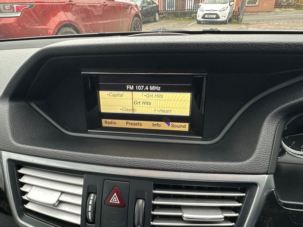 Used Mercedes-Benz E Class 2010 for sale - 76509893: Photo 20