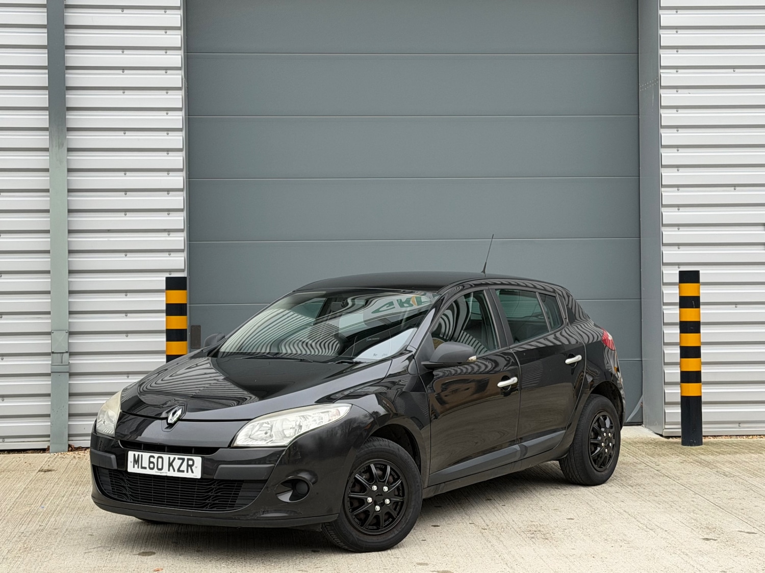Used Renault Megane 2010 for sale - 77323928: Photo 2