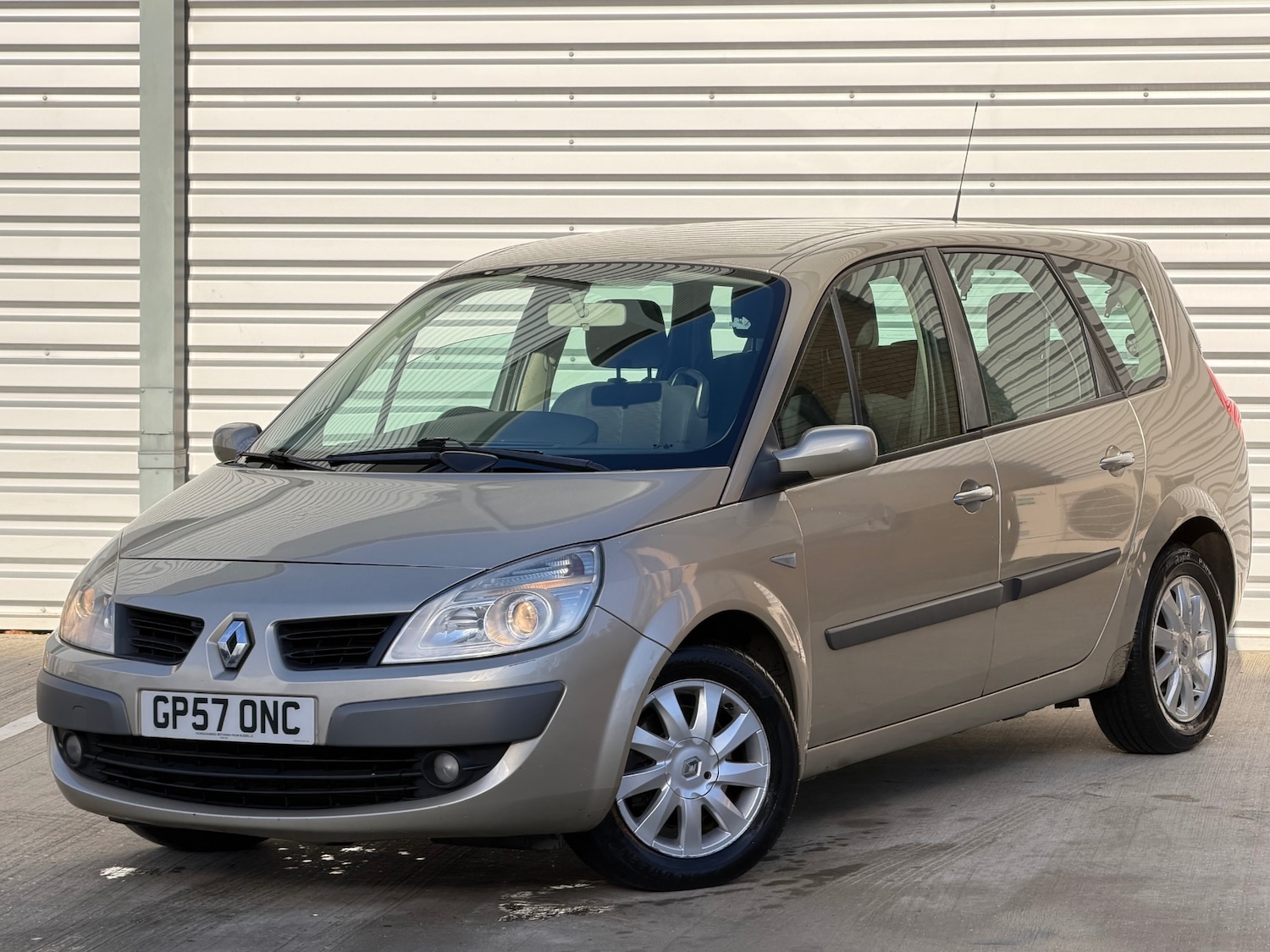Used Renault Grand Scenic 2008 for sale - 76905479: Photo 2