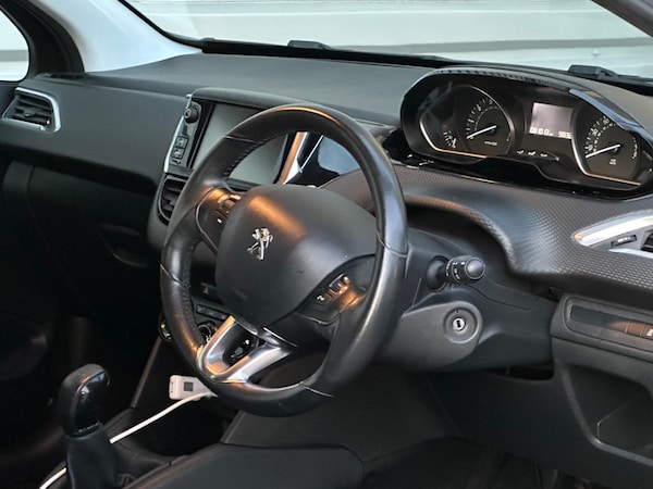 Used Peugeot 208 2017 for sale - 76332828: Photo 11