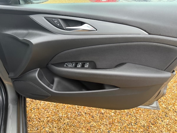 Used Vauxhall Insignia 2017 for sale - 76305801: Photo 13