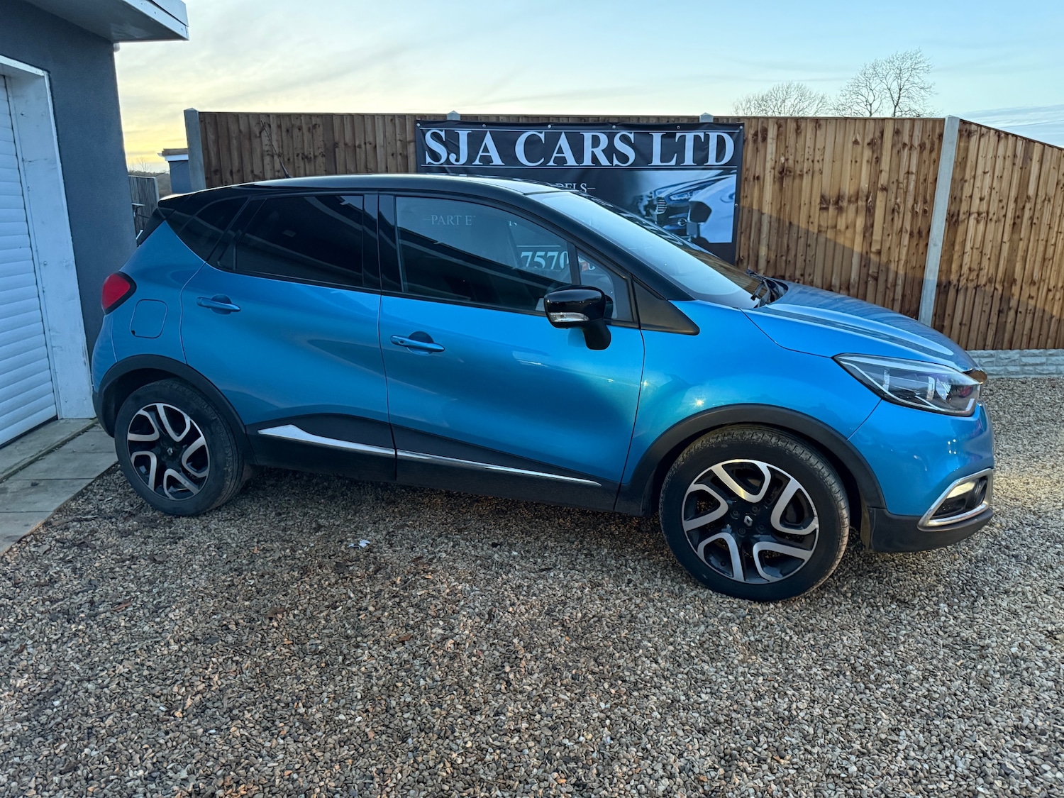 Used Renault Captur 2015 for sale - 76568210: Photo 1