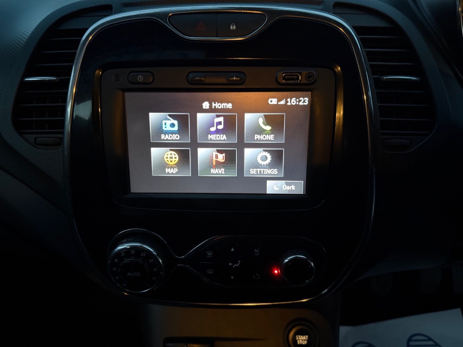 Used Renault Captur 2015 for sale - 76568210: Photo 11