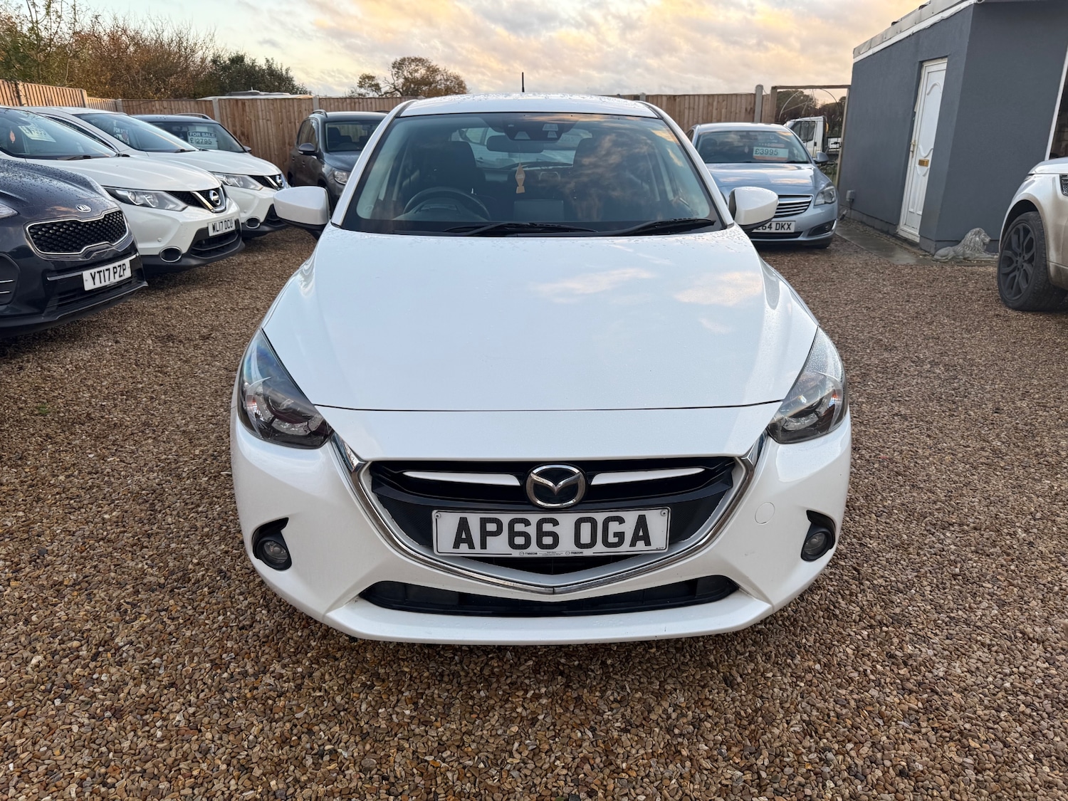 Used Mazda Mazda2 2016 for sale - 76428222: Photo 2