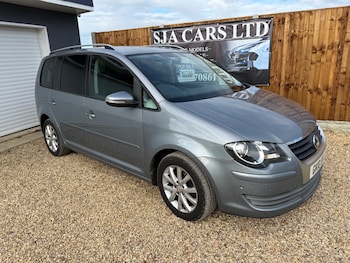 Used Volkswagen Touran 2010 for sale - 75912479: Photo