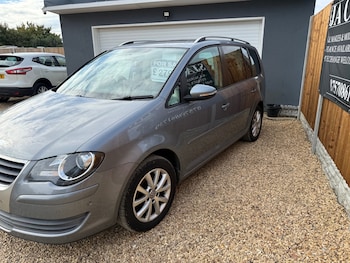 Used Volkswagen Touran 2010 for sale - 75912479: Photo