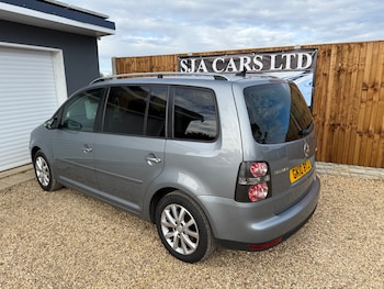 Used Volkswagen Touran 2010 for sale - 75912479: Photo
