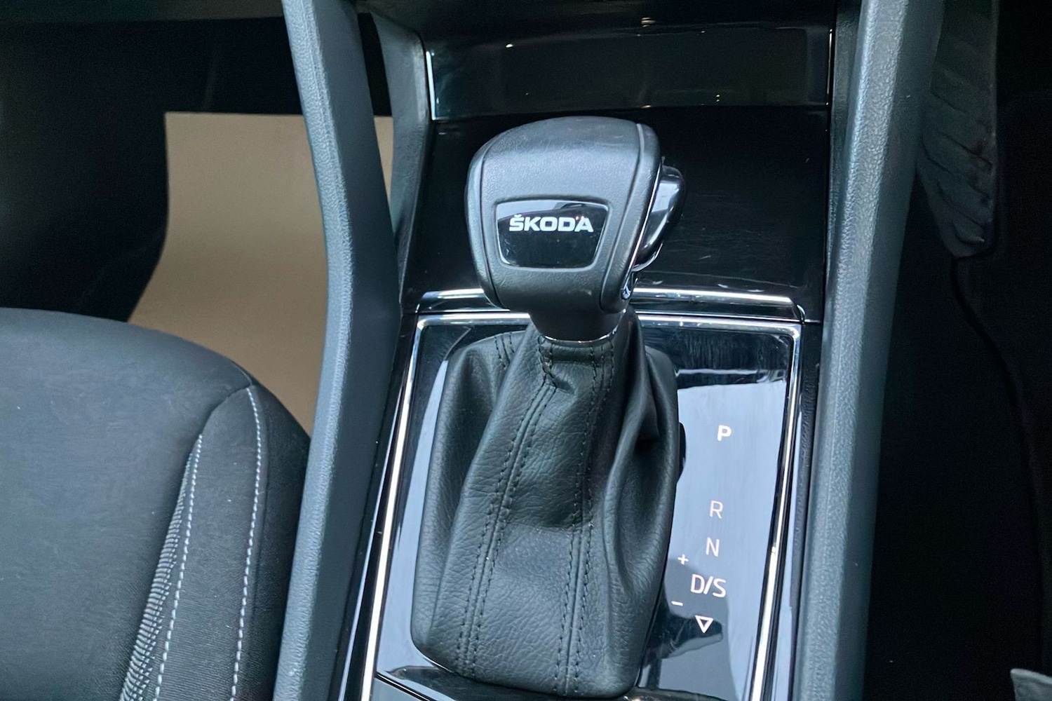 Used Skoda Karoq for sale - 76725495: Photo 17