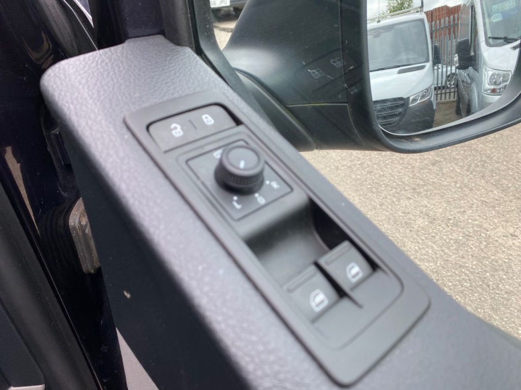 Used Volkswagen Transporter 2017 for sale - 76985942: Photo 18