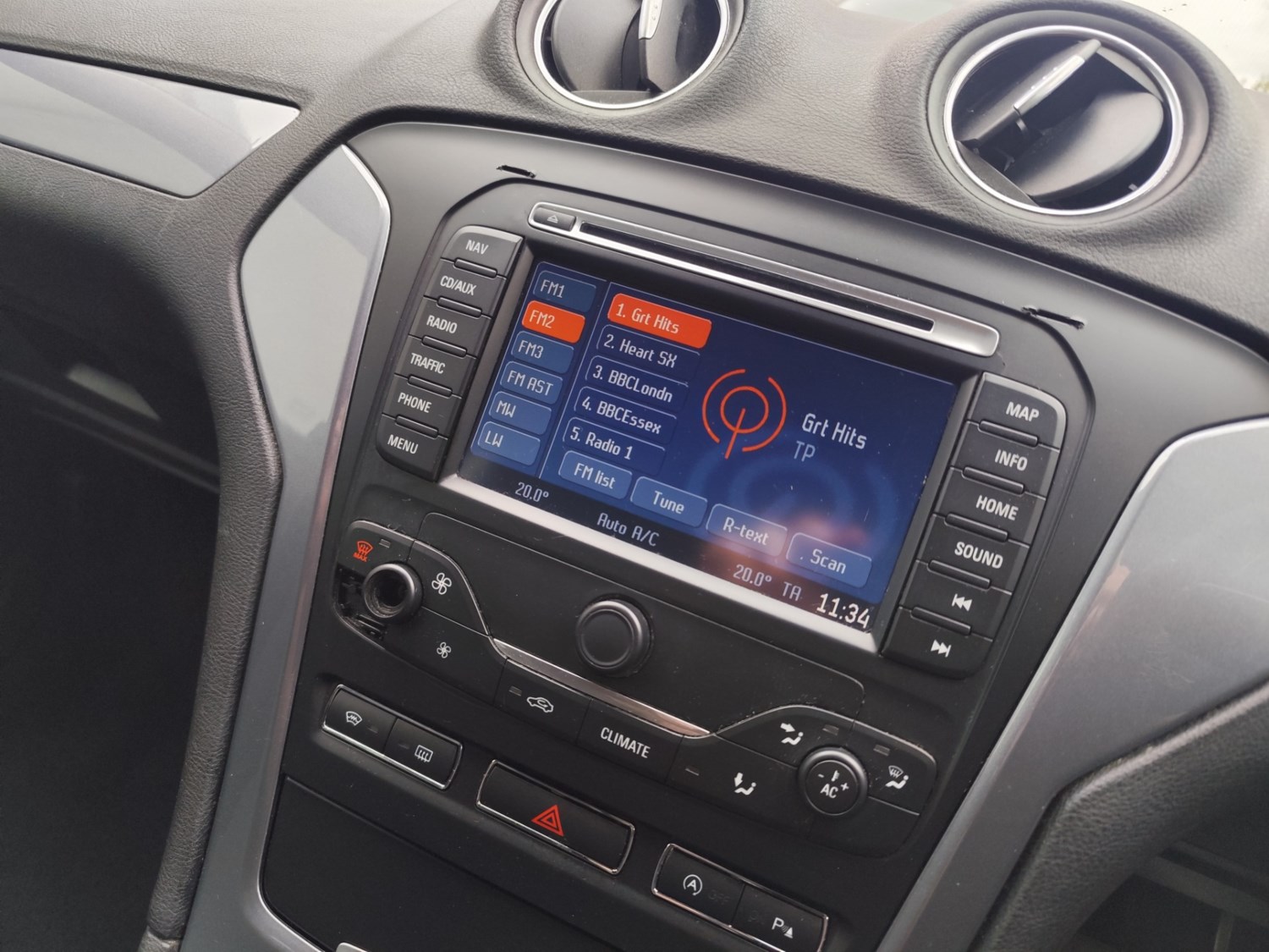 Ford Mondeo 2012 (12) - 1.6 TDCi Eco Zetec Business Edition 5dr [SS] - Image 20