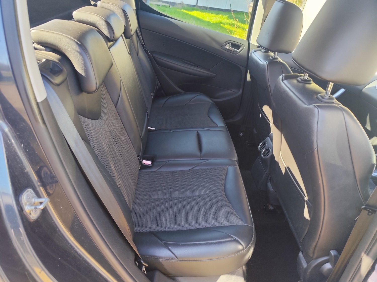 Used Peugeot 308 2011 for sale - 77932697: Photo 18