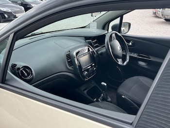 Used Renault Captur 2017 for sale - 79601408: Photo