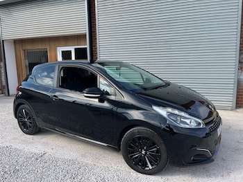 Used Peugeot 208 2017 for sale - 79413144: Photo