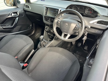 Used Peugeot 208 2017 for sale - 79413144: Photo