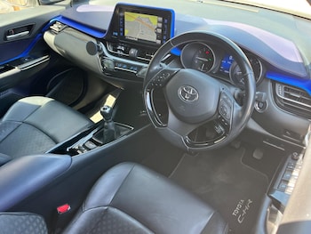 Used Toyota C-HR 2017 for sale - 79278798: Photo
