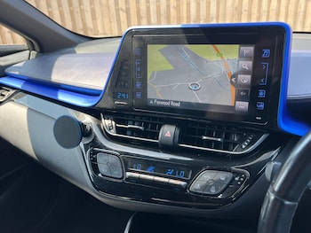 Used Toyota C-HR 2017 for sale - 79278798: Photo
