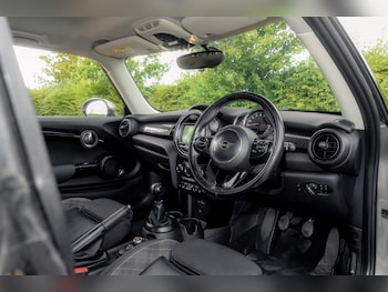Used MINI Hatch 2018 for sale - 79396595: Photo