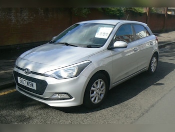 Used Hyundai i20 2017 for sale - 76110380: Photo
