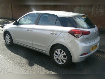 Used Hyundai i20 2017 for sale - 76110380: Photo