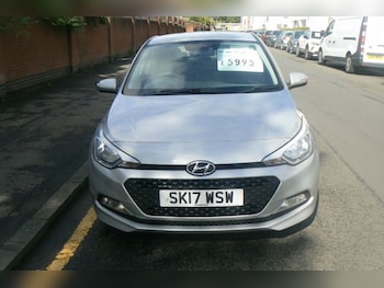 Used Hyundai i20 2017 for sale - 76110380: Photo