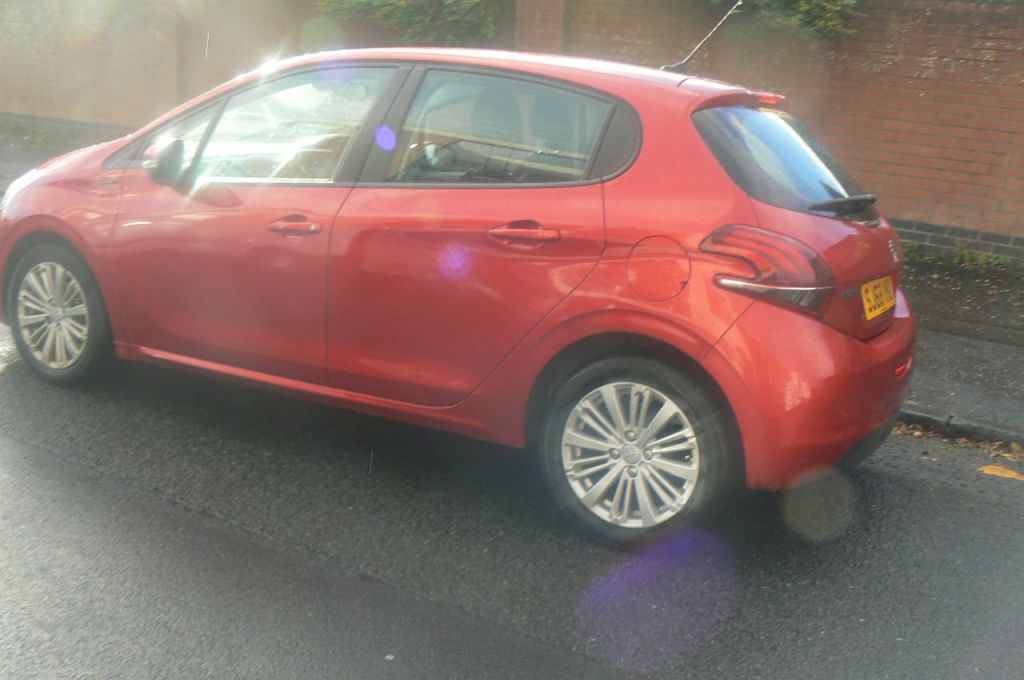 Used Peugeot 208 2018 for sale - 76352321: Photo 2