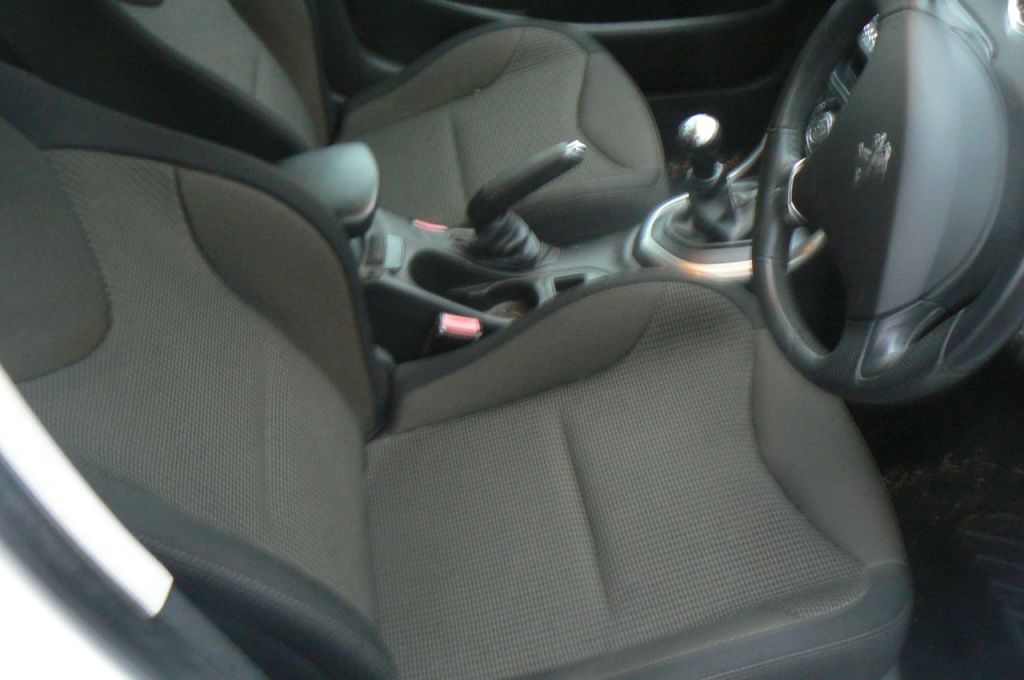 Used Peugeot 308 2013 for sale - 77296954: Photo 8