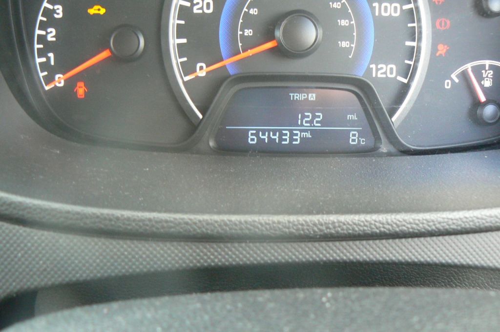 Used Hyundai i10 2017 for sale - 76110389: Photo 6