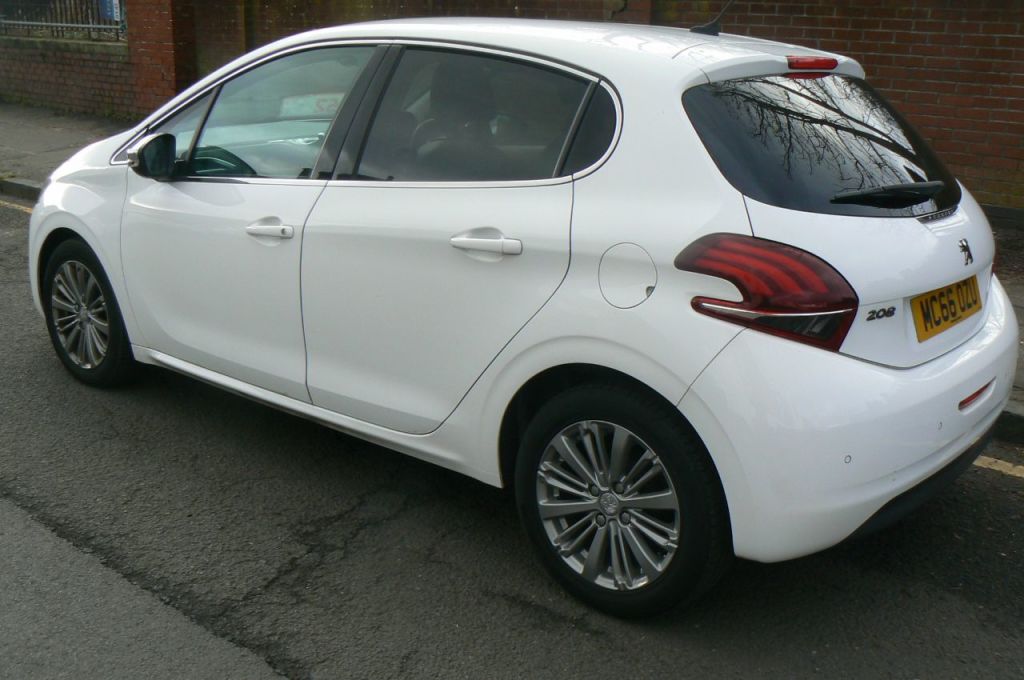 Used Peugeot 208 2017 for sale - 77431526: Photo 3