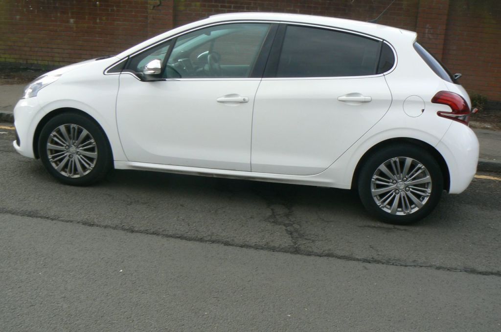 Used Peugeot 208 2017 for sale - 77431526: Photo 4