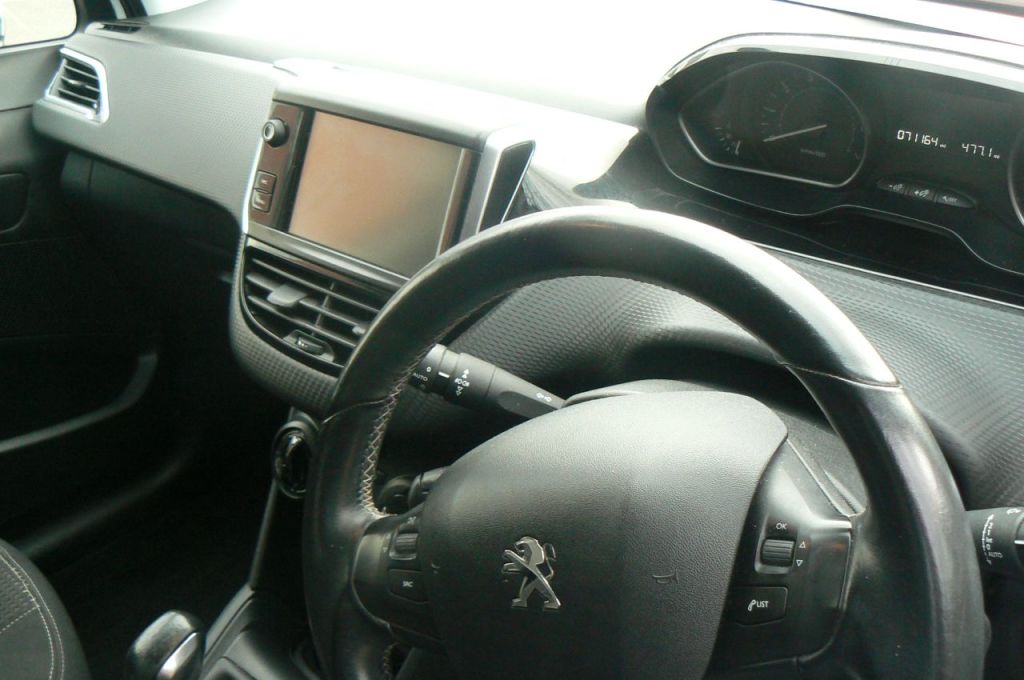 Used Peugeot 208 2017 for sale - 77431526: Photo 8