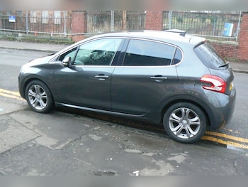 Used Peugeot 208 2015 for sale - 77179851: Photo