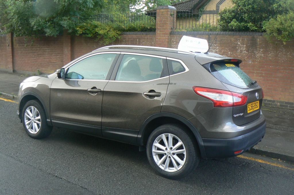 Used Nissan Qashqai 2016 for sale - 76110390: Photo 2