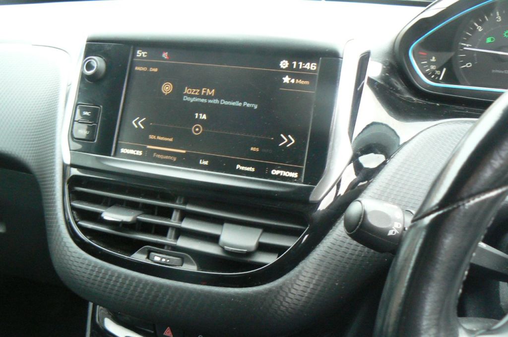 Used Peugeot 2008 2017 for sale - 77336407: Photo 9