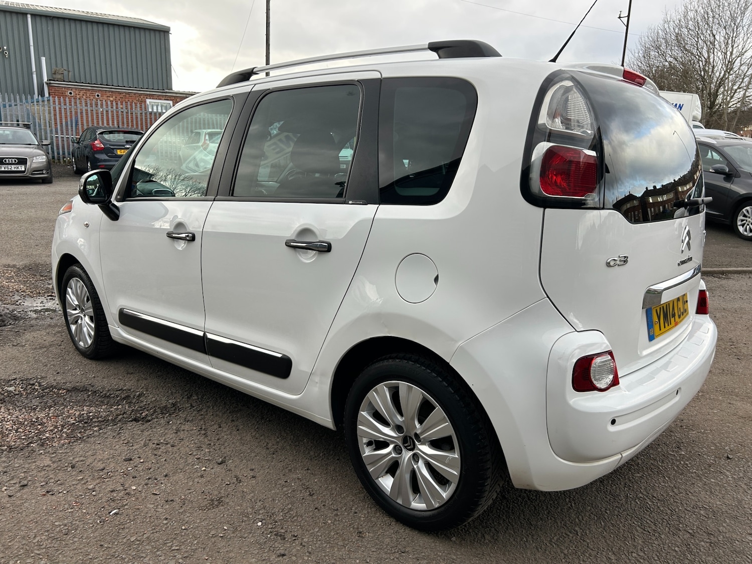 Used Citroen C3 Picasso 2014 for sale - 77663735: Photo 3