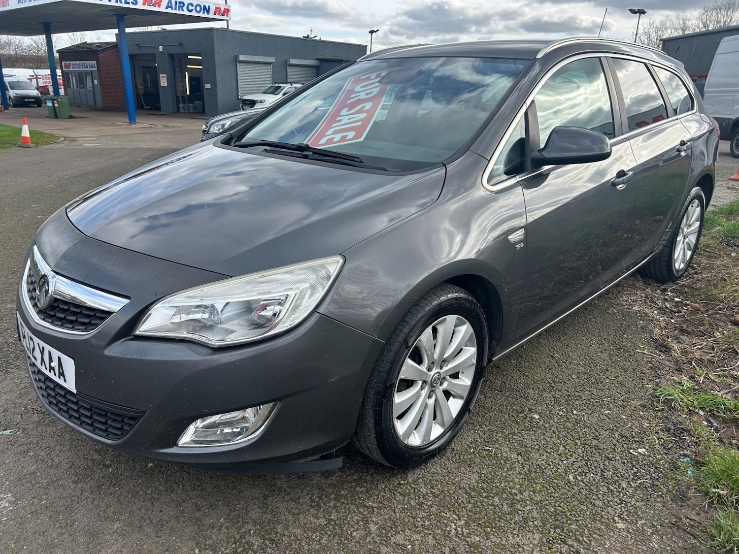 Used Vauxhall Astra 2012 for sale - 77650777: Photo 2