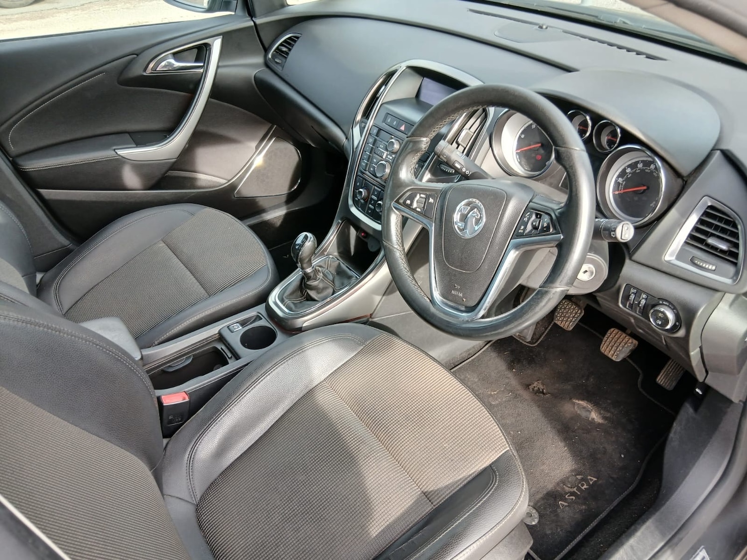 Used Vauxhall Astra 2012 for sale - 77650777: Photo 5