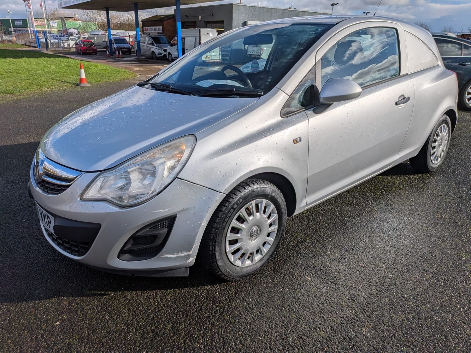 Used Vauxhall Corsa 2011 for sale - 77568755: Photo 3