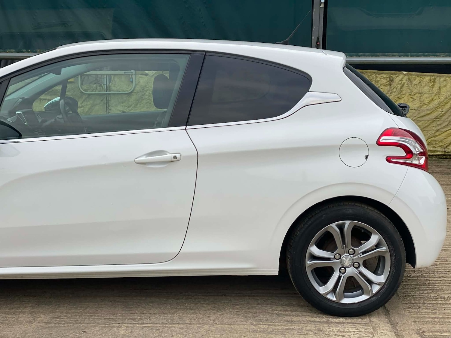 Used Peugeot 208 2014 for sale - 77735886: Photo 13