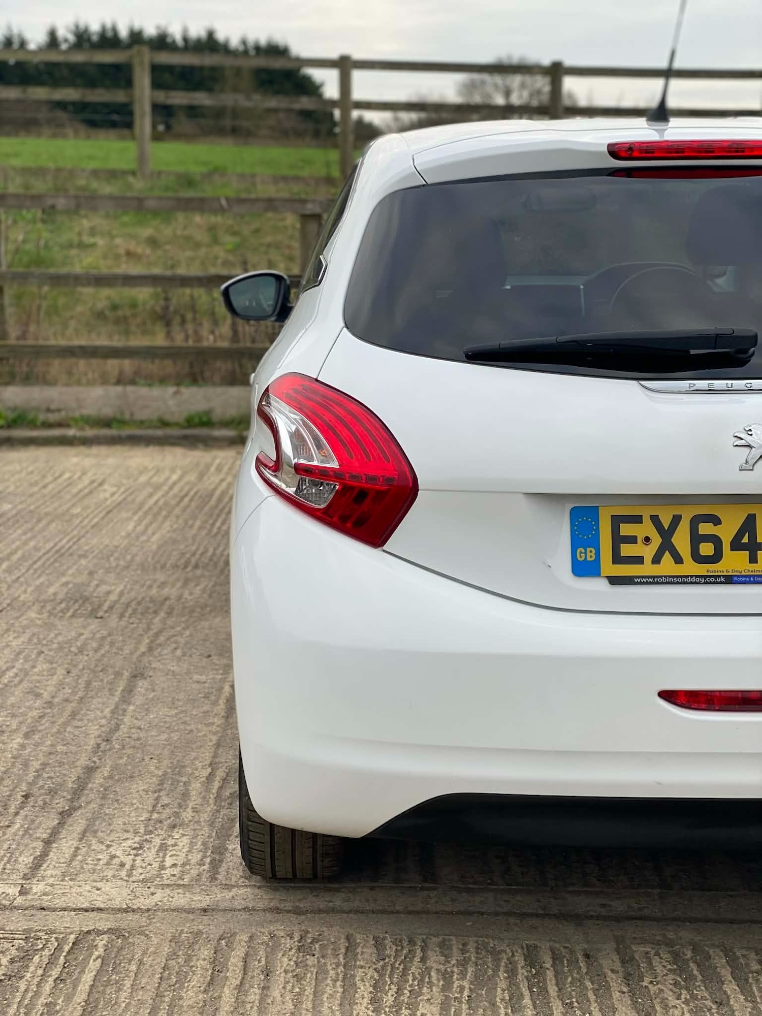 Used Peugeot 208 2014 for sale - 77735886: Photo 16