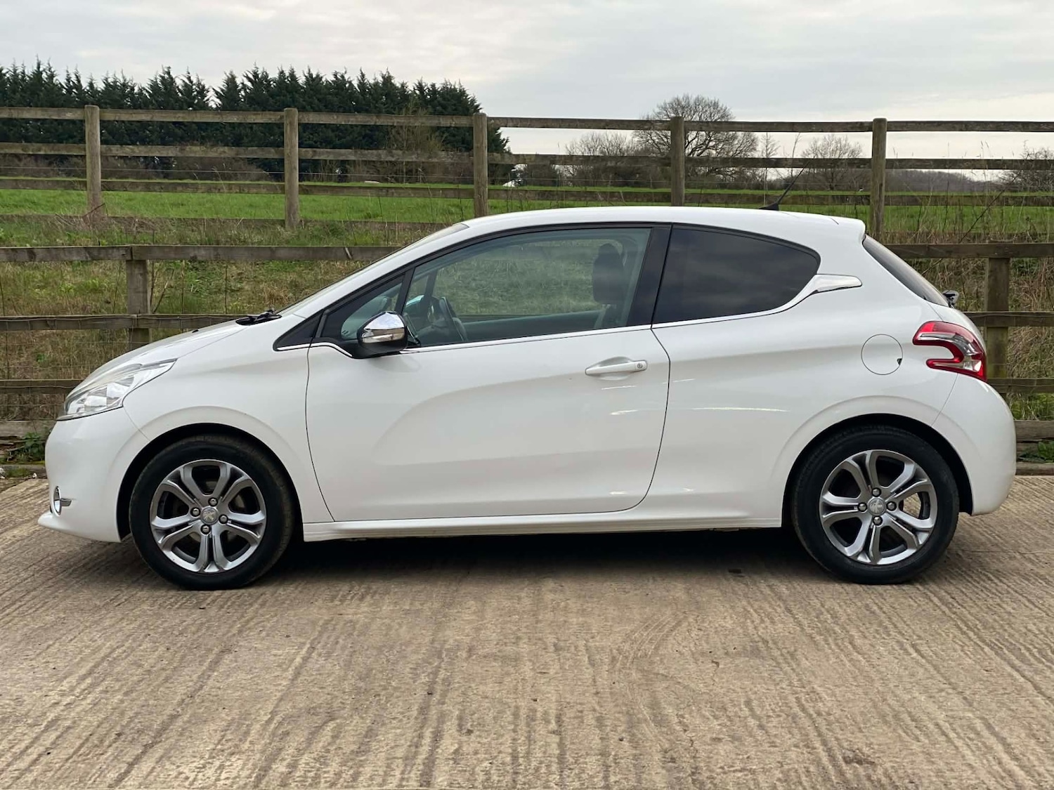 Used Peugeot 208 2014 for sale - 77735886: Photo 7
