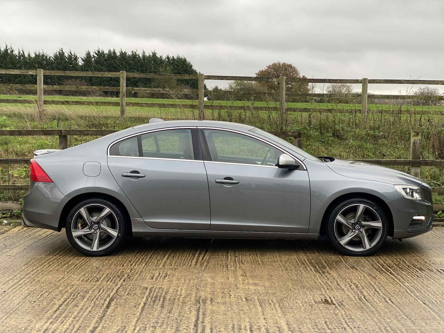 Used Volvo S60 2016 for sale - 76698946: Photo 2