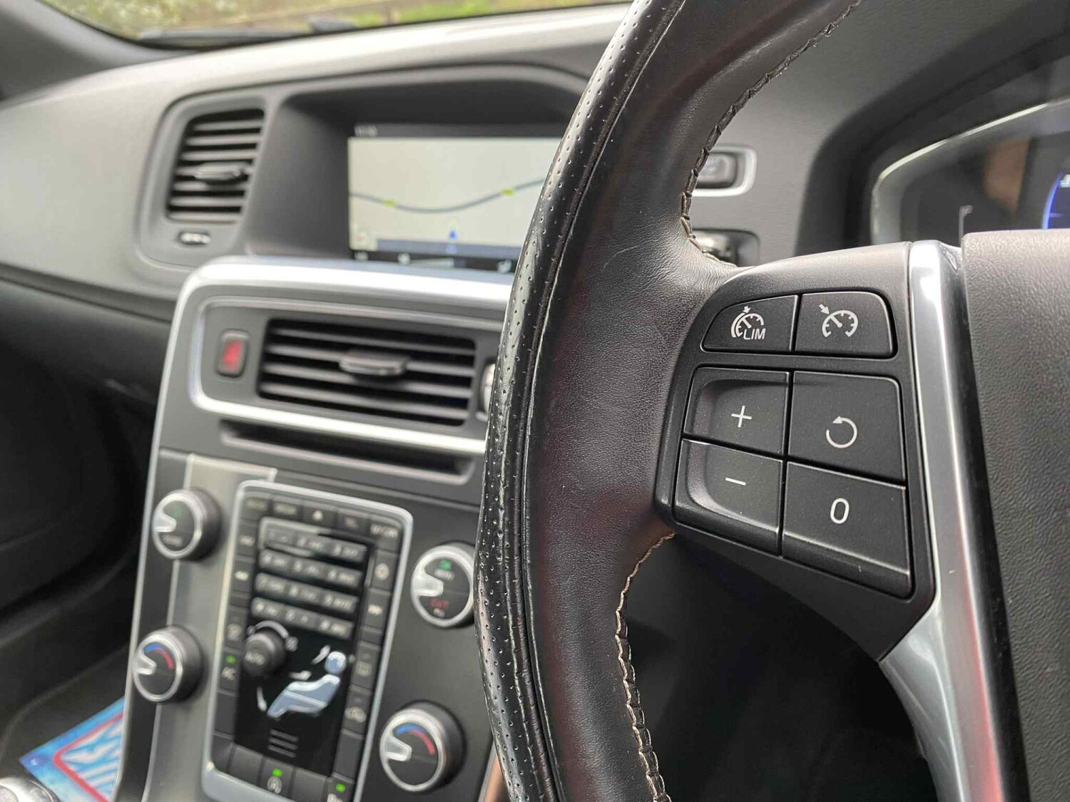 Used Volvo S60 2016 for sale - 76698946: Photo 28