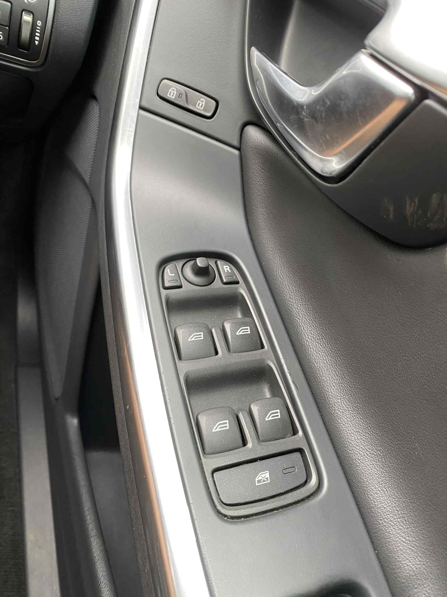 Used Volvo S60 2016 for sale - 76698946: Photo 30