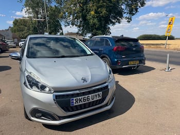 Used Peugeot 208 2016 for sale - 79645207: Photo